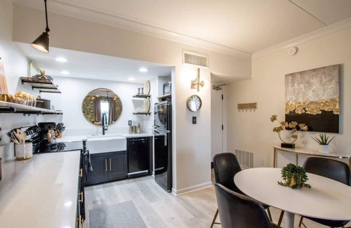 Edgehill Condominio | On Music Row, this condo is walkable to Demonbreun, The Gulch, Midtown, Lower Broadway, and Vandy.