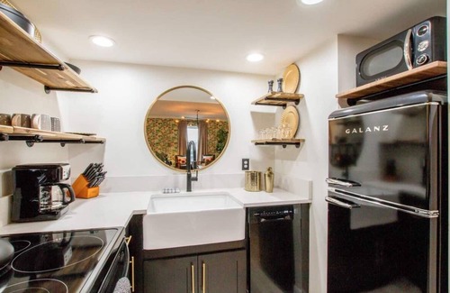Edgehill Condominio | On Music Row, this condo is walkable to Demonbreun, The Gulch, Midtown, Lower Broadway, and Vandy.