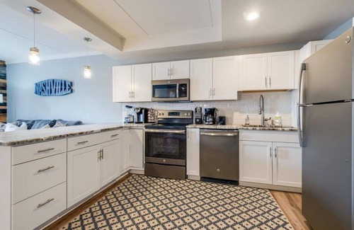 Downtown Nashville Condominio | On Music Row this condo is walkable to Demonbruen, The Gulch, Midtown, Lower Broadway, and Vandy.