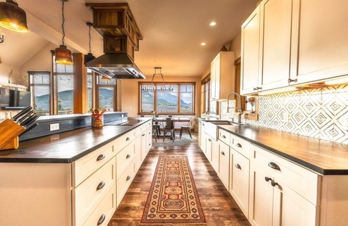 Mount Crested Butte Casa | On resort in Prospect Development-Summer Oasis w/ Trampoline. Winter Ski In/Out