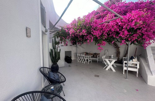 Messaria Casa | On Santorini, in the center of the island at Messaria a typical Cycladic house