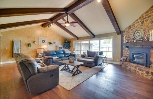 Afton Casa | On-Site Lake Access Group Getaway in Afton