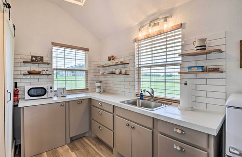 Forestburg Apartamento | On-Site Pond & Fire Pit: Montague Retreat!