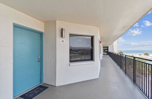 Belle Vista Condominio | On The Beach! 2BR Condo