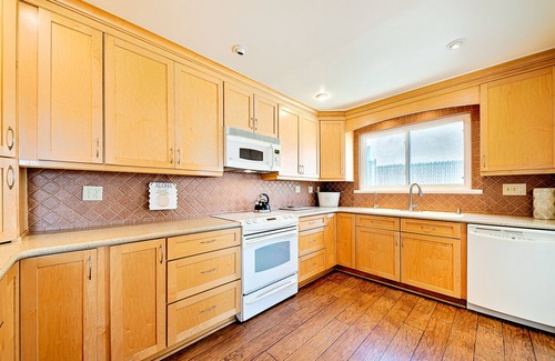 La Playa Casa | On The Beach Casa - Beautiful Spanish style adobe, with private front row bay access.
