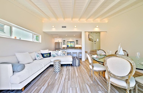 La Playa Casa | On The Beach Casita Book - beautiful Spanish 1 bedroom, with bay front access.