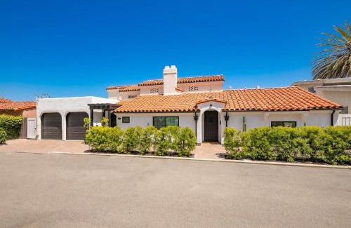 La Playa Casa | On The Beach Clubhouse
