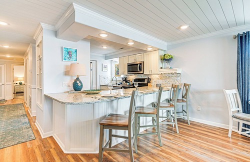 Surfside Beach Condominio | On-The-Beach Escape: Oceanfront in Surfside!