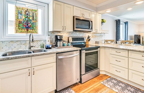 Surfside Beach Condominio | On-The-Beach Escape: Oceanfront in Surfside!