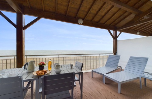 La Tranche-sur-Mer Apartamento | En la playa, apartamento con terraza y vista al mar.