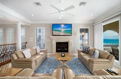 Fort Walton Beach - Destin Casa | On the Beach - Hot Tub - Gated Community Views