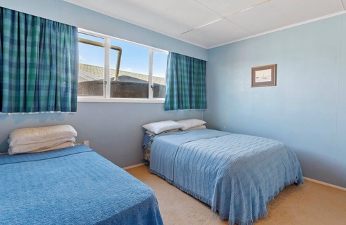 Te Horo Beach Casa | On The Beach - Te Horo Holiday Home