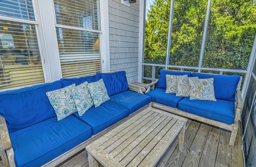 South Beach Casa | On the dunes of Bramble Reach overlooking Atlantic Ocean! Screened in porch to take in ocean breeze