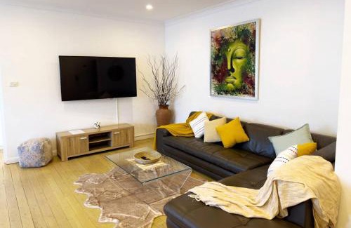 Cronulla Apartamento | On The Esplanade - Close to beach & Cronulla mall with Aircon