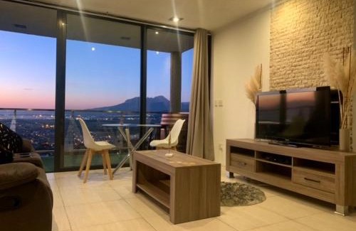 Mountainside Casa | On the GBay Villa