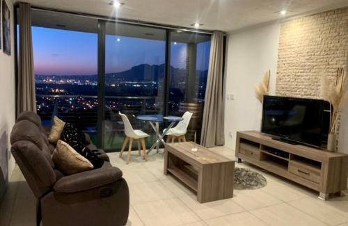 Mountainside Casa | On the GBay Villa
