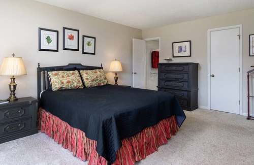 Spruce Pine Condominio | ON the Golf Course, Views, Explore the Blue Ridge Mountains!