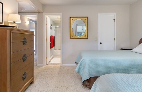 Spruce Pine Condominio | ON the Golf Course, Views, Explore the Blue Ridge Mountains!