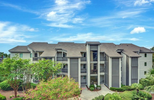 St. Simons Island Condominio | On the Golf Course In Sea Palms with great views of course and lagoon!!