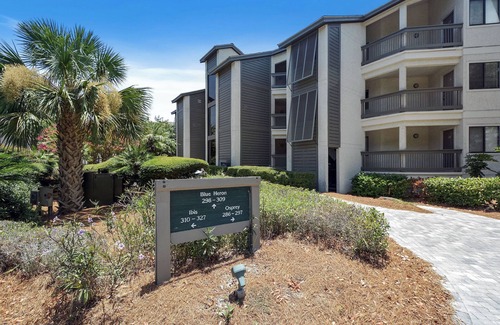 St. Simons Island Condominio | On the Golf Course In Sea Palms with great views of course and lagoon!!