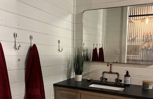 Nocona Casa | On The Lake and Near Wineries