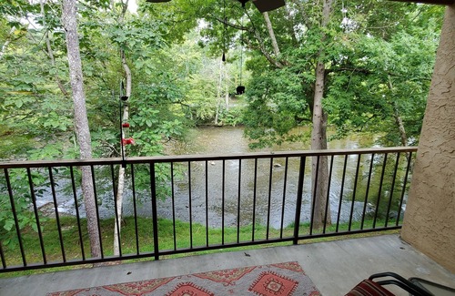Townsend Casa | On the Little River in the heart of Townsend, with a beautiful view!
