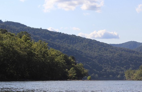 Bellepoint Casa | Sandstone Falls Riverfront Escape