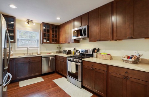 Fishers Hill Casa | On the river ~ hot tub ~ serene river views ~ fire pit
