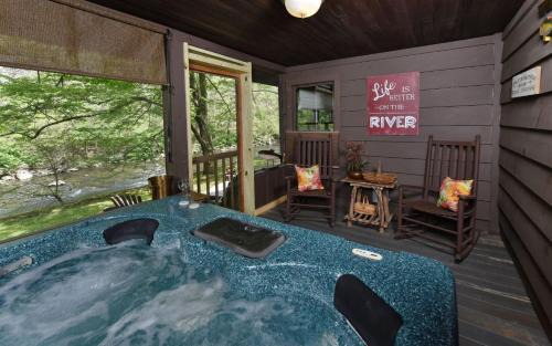 Gatlinburg Villa | On the River