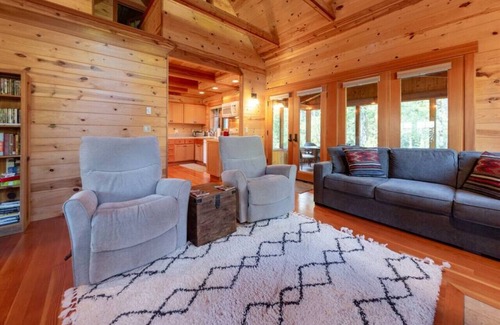 McKenzie Bridge Cabina | On the River! Wooded Bliss Riverfront Sanctuary on the Mckenzie River