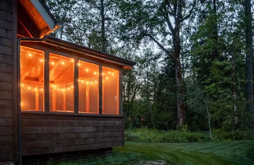 McKenzie Bridge Cabina | On the River Wooded Bliss Cabin near Loloma Lodge