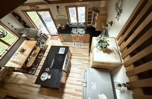 Alpine Lake Apartamento | On the Rocks 4BR w/loft cabin tucked in the woods