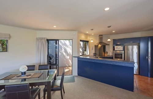 Nelson Casa | On The Rocks - Modern Waterfront Villa