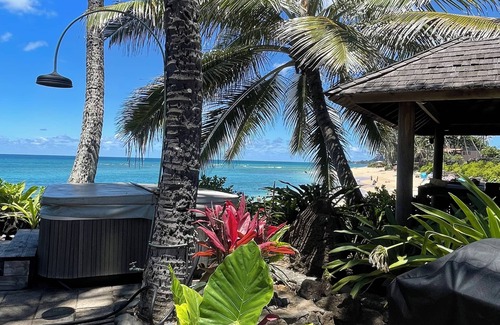Haleiwa Casa | Chuns Reef Beach House - FRENTE A LA PLAYA! Casa principal frente al mar con aire acondicionado * Juguetes de playa *
