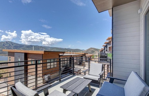 Hideout Casa | On Top of the Mountains - Unit B