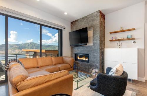Hideout Casa | On Top of the Mountains - Unit B
