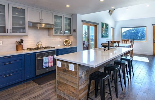 Twin Peaks Casa | En la cima del mundo: Modern West Shore Ward Canyon Home con Hottub-NUEVA LISTA!