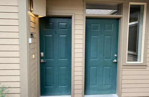 Bend Apartamento | On Widgi Creek golf course. Close to mtn, river and MTB trails