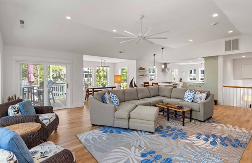 Currituck County Casa | Once Upon A Tide: Soundfront, Pool, Hot Tub