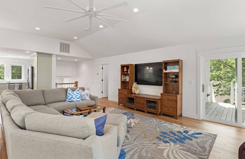 Currituck County Casa | Once Upon A Tide: Soundfront, Pool, Hot Tub