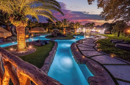 Golden Glades Casa | One and Only LAZY RIVER POOL/Slides/Cinema/Courts
