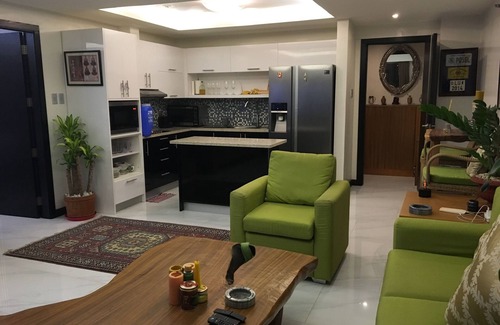 Malabanias Condominio | una habitación, 82 metros cuadrados, amueblada con gusto, W / D, congelador con máquina de hielo, cama King