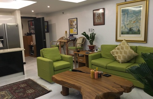 Malabanias Condominio | una habitación, 82 metros cuadrados, amueblada con gusto, W / D, congelador con máquina de hielo, cama King