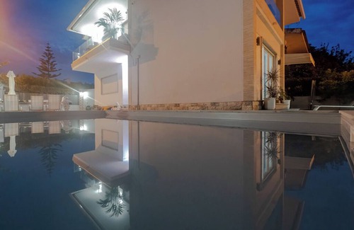 Cascais Villa | One bedroom and one living room apartments in Estoril Beach Villas