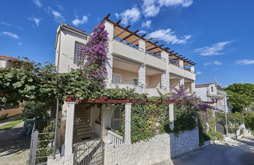 Businci Apartamento | Apartamento de una habitación con terraza y vista al mar Mavarstica, Ciovo (A-17803-f)