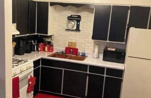 North Chicago Casa | One bedroom apartment located 5 minutes from Great Lakes Navel Base.