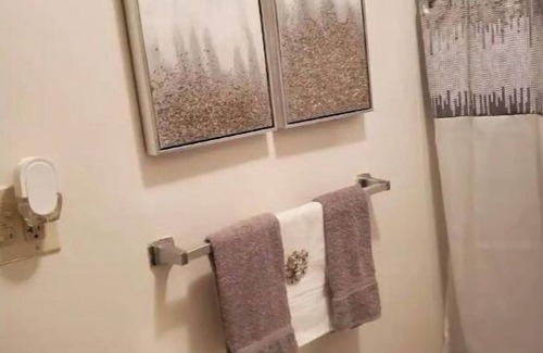 North Chicago Casa | One bedroom apartment located 5 minutes from Great Lakes Navel Base.
