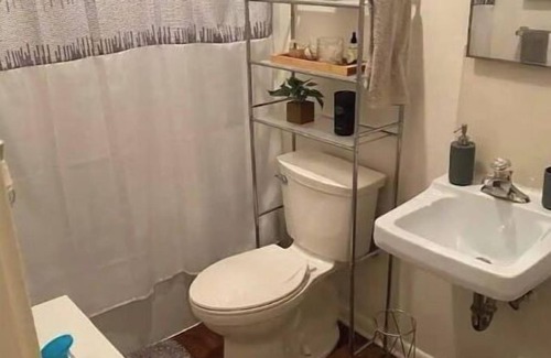 North Chicago Casa | One bedroom apartment located 5 minutes from Great Lakes Navel Base.