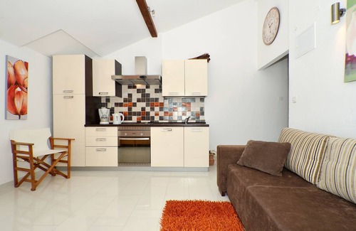 Seget Vranjica Apartamento | Apartamento de una habitación con terraza y vista al mar Seget Vranjica, Trogir (A-4284-b)