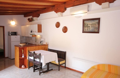 Veli Losinj Apartamento | Apartamento de una habitación con una terraza Veli Losinj, Losinj (A-8029-a)